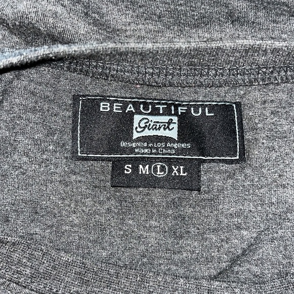 Beautiful Giant Aztec Knit
Geomtric Pocket Mens
Large Short Sleeve Gray T - Picture 6 of 8